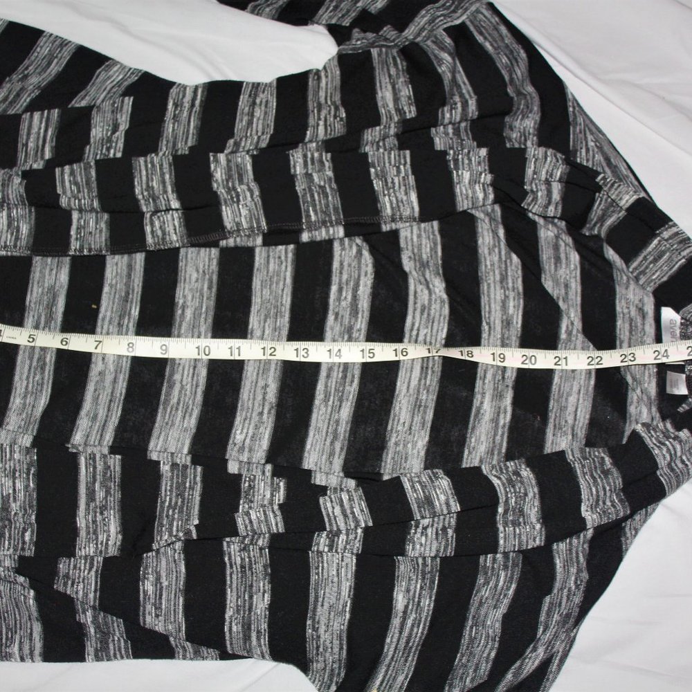 Avenue Sleeveless Top and Cardigan Set - Picture 4 of 8